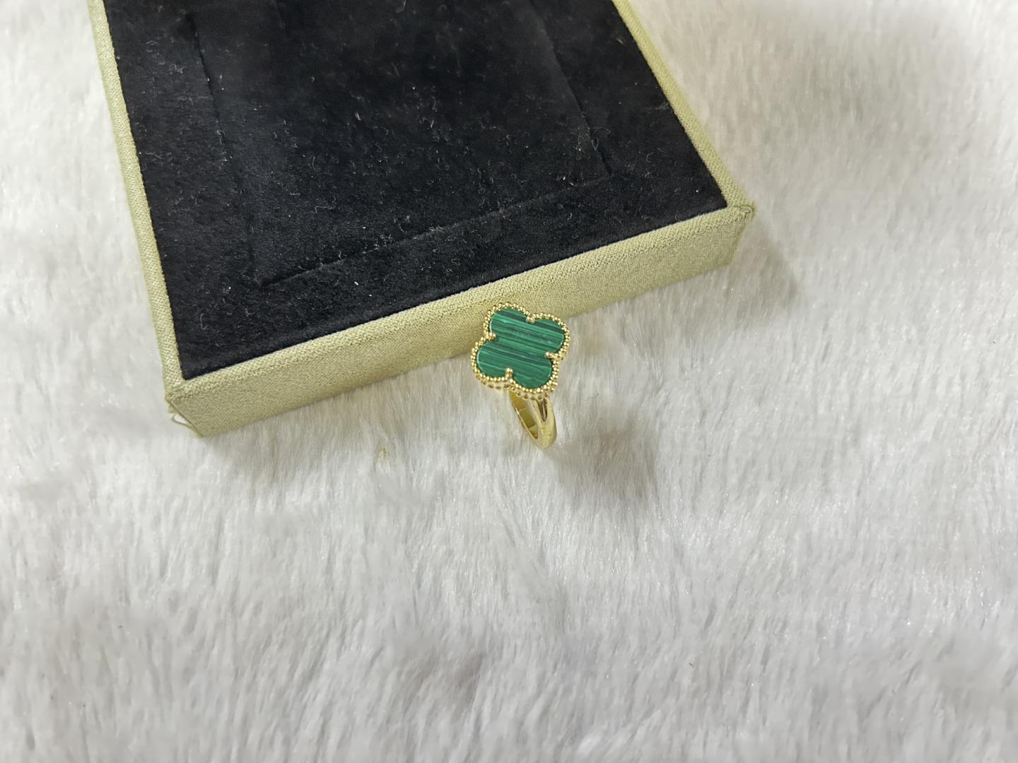 Van Cleef & Arpels Ring VCA Green Ring