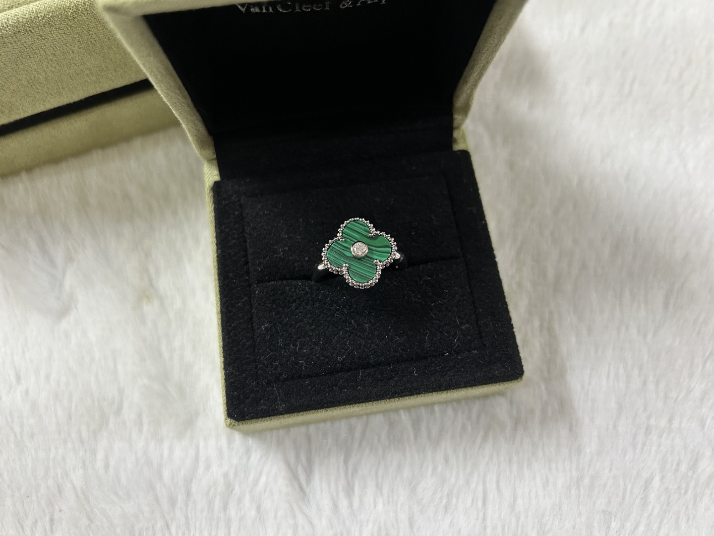 Van Cleef & Arpels Ring VCA Green Ring