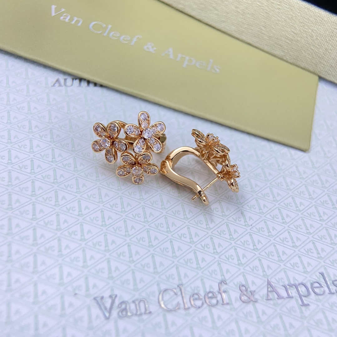 Van Cleef & Arpels Earrings New Three-in-One Fully Diamond-Studded Flower Earrings