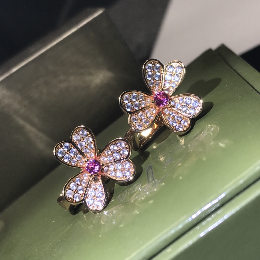Van Cleef & Arpels Earrings, New Three-Flower Full Diamond Earrings, In Stock High Version
