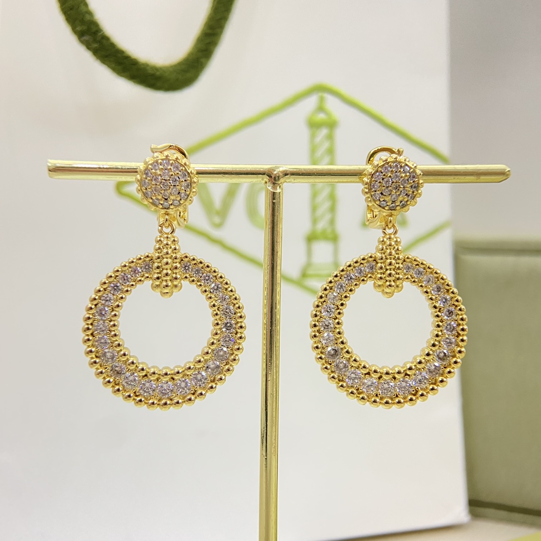 Van Cleef & Arpels Earrings FKEPM0003-064 New Pearl-Edged Diamond-Set Gold Studs