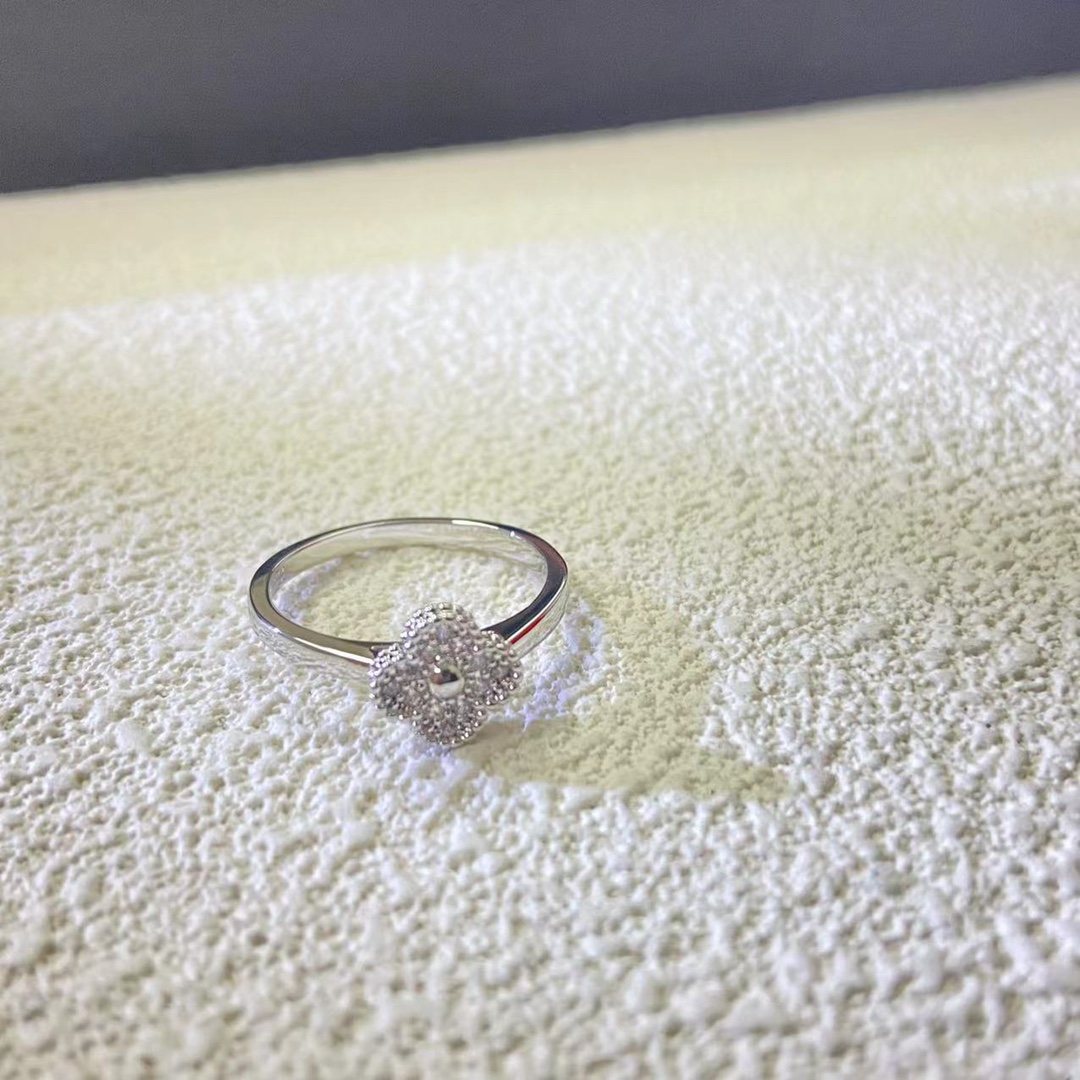 Van Cleef & Arpels Ring Mini Pavé Four-Leaf Clover Ring