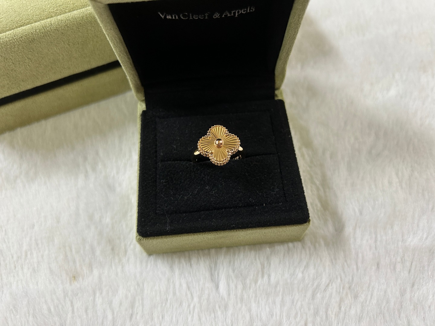 VCA Van Cleef & Arpels Laser Ring