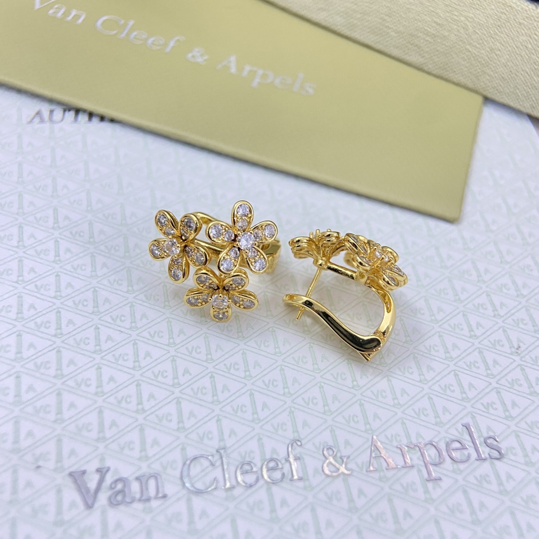 Van Cleef & Arpels Earrings New Three-in-One Fully Diamond-Studded Flower Earrings