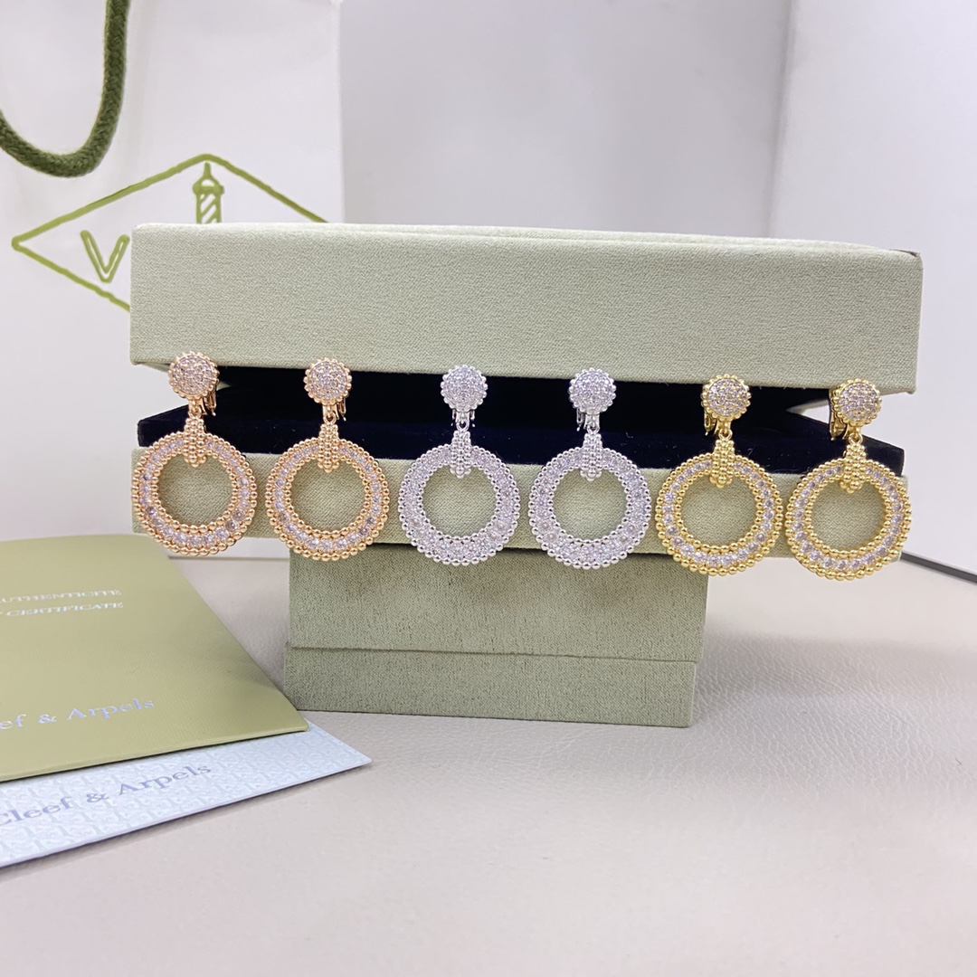 Van Cleef & Arpels Earrings FKEPM0003-064 New Pearl-Edged Diamond-Set Gold Studs