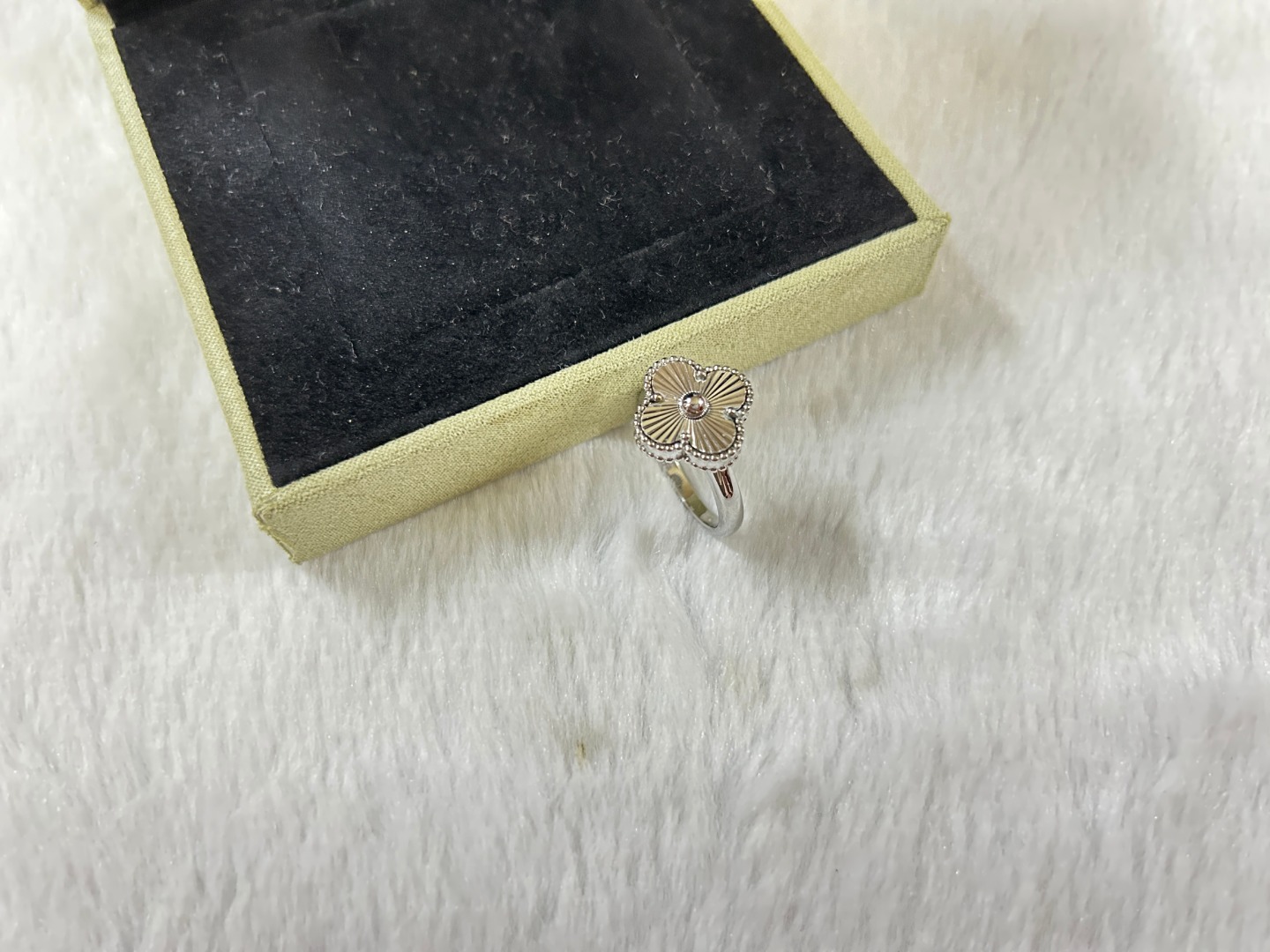 VCA Van Cleef & Arpels Laser Ring