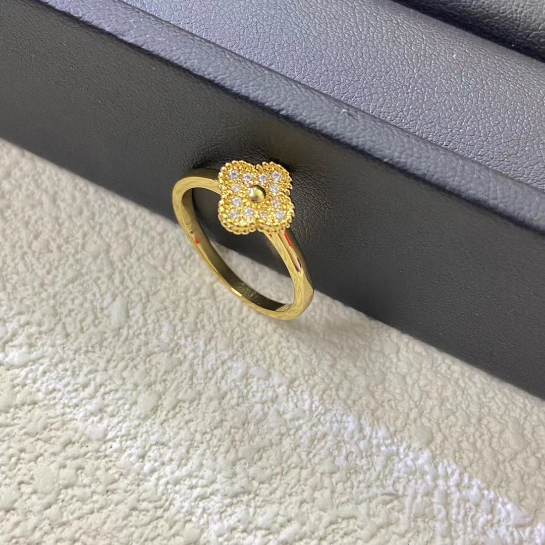 Van Cleef & Arpels Ring Mini Pavé Four-Leaf Clover Ring