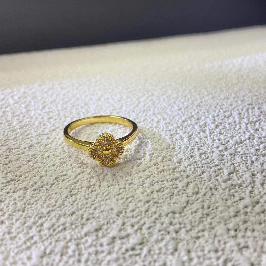 Van Cleef & Arpels Ring Mini Pavé Four-Leaf Clover Ring