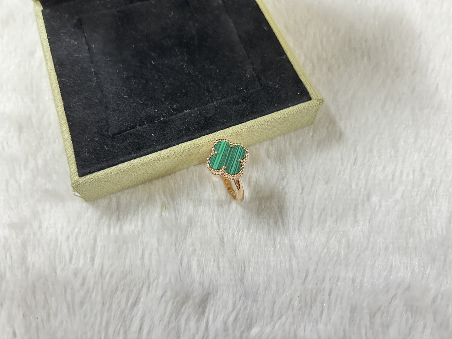 Van Cleef & Arpels Ring VCA Green Ring