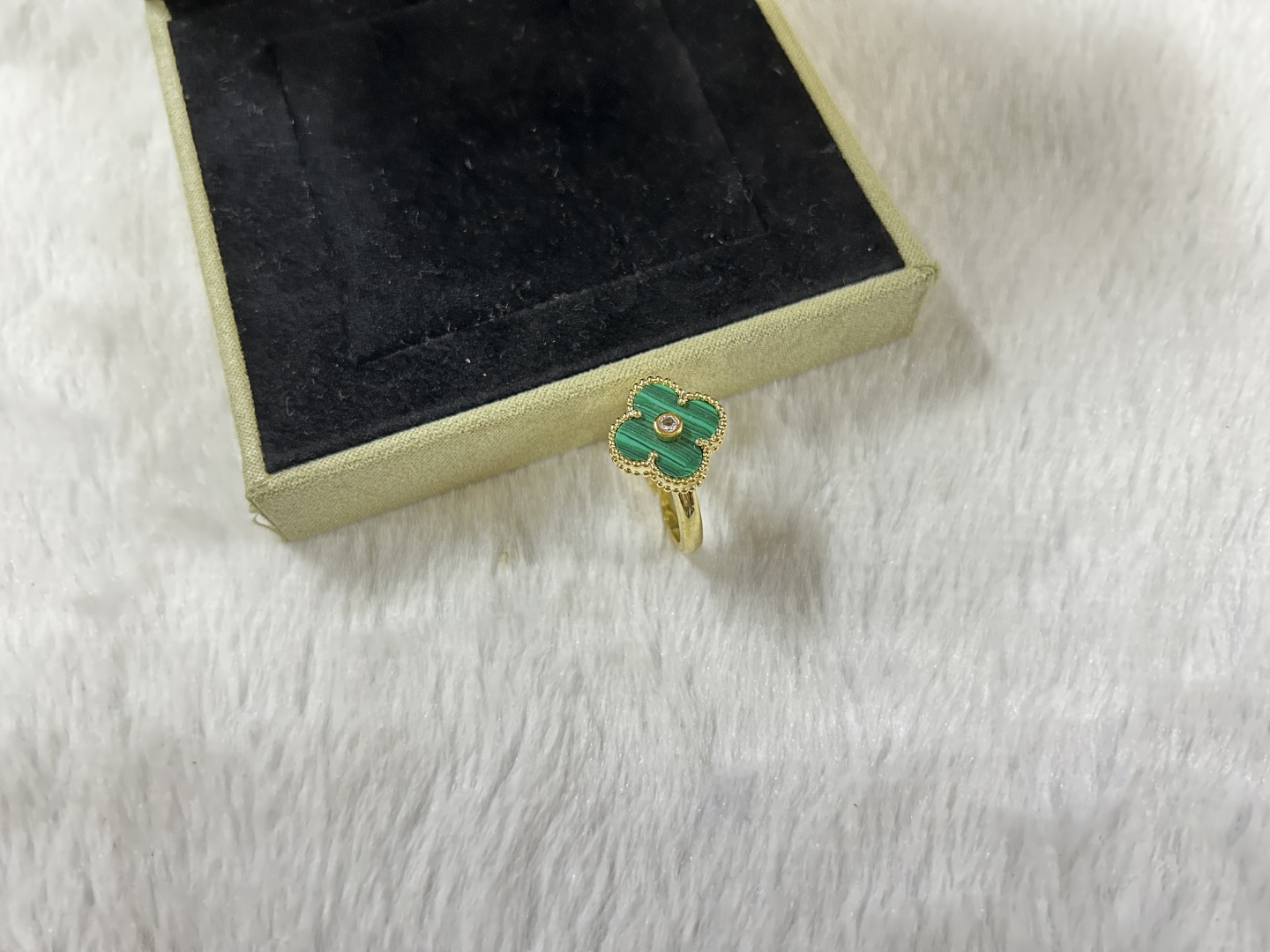 Van Cleef & Arpels Ring VCA Green Ring