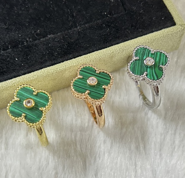 Van Cleef & Arpels Ring VCA Green Ring