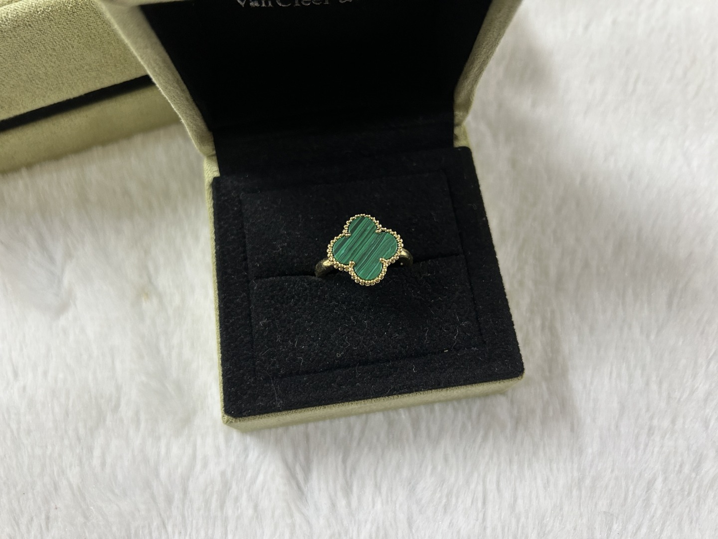 Van Cleef & Arpels Ring VCA Green Ring