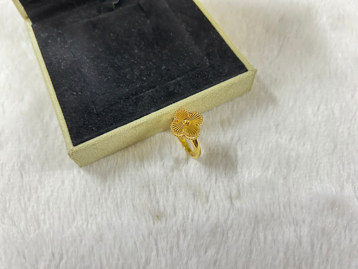 VCA Van Cleef & Arpels Laser Ring