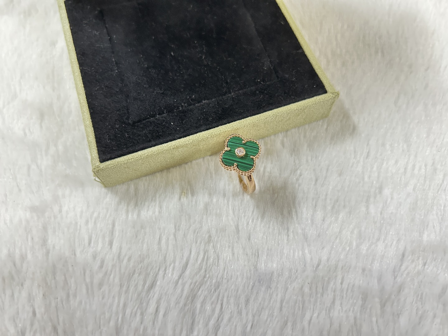 Van Cleef & Arpels Ring VCA Green Ring
