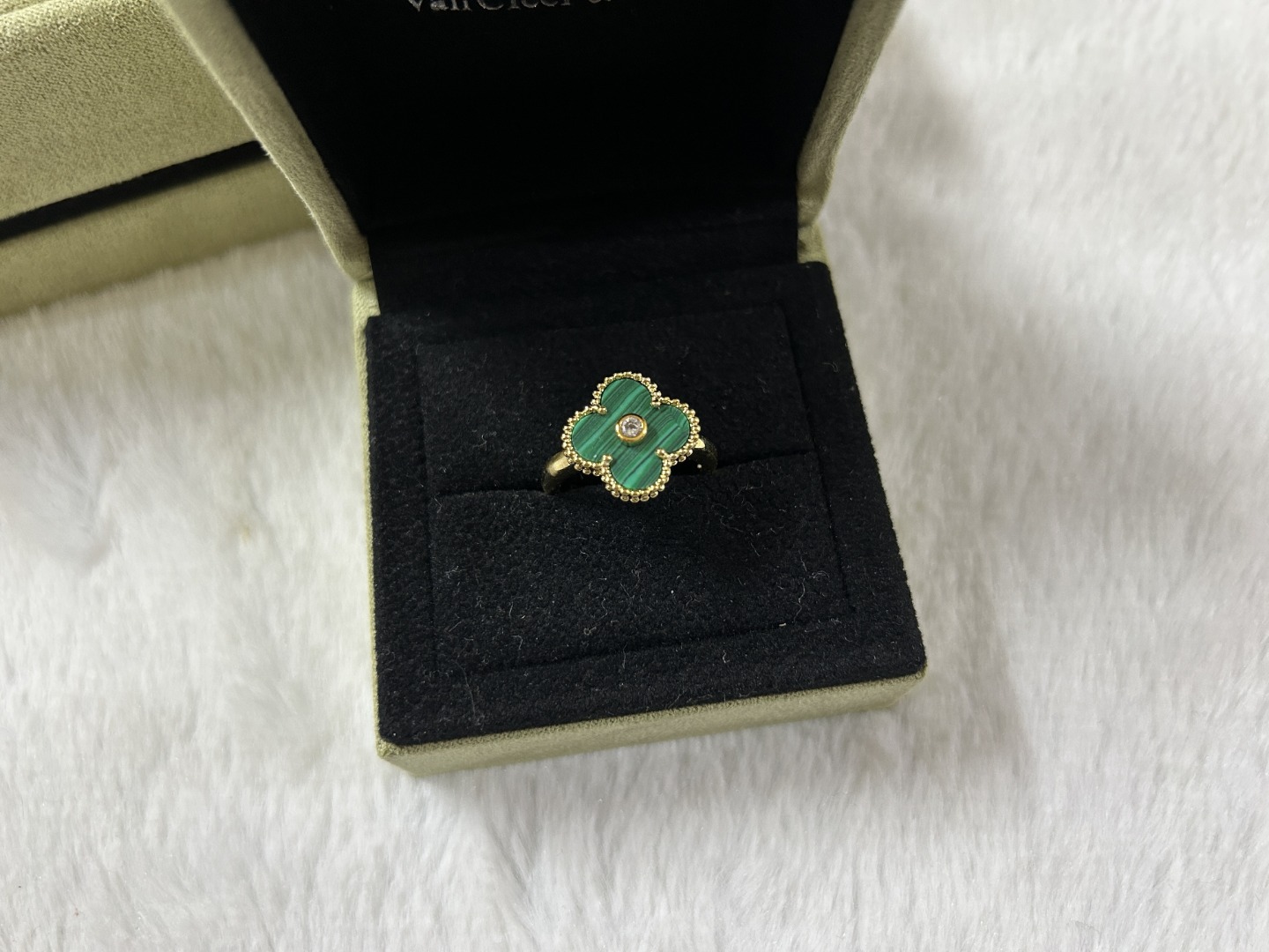 Van Cleef & Arpels Ring VCA Green Ring