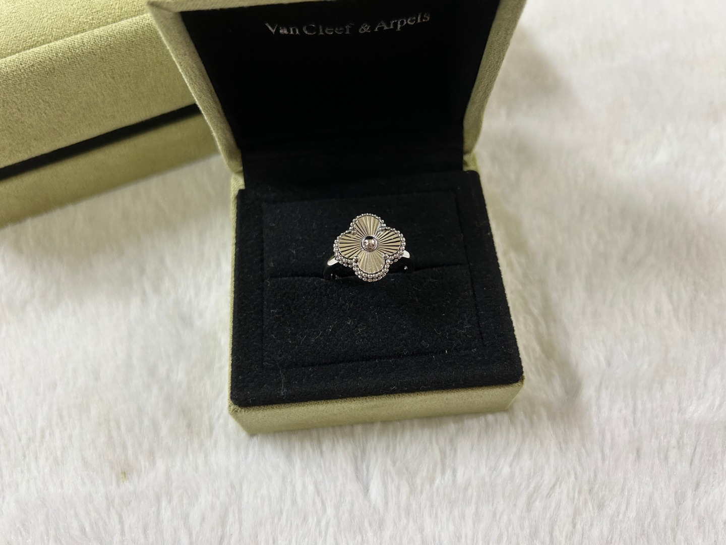 VCA Van Cleef & Arpels Laser Ring