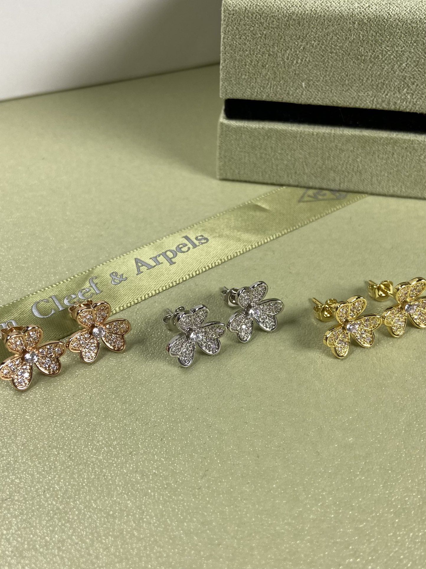 Van Cleef & Arpels Earrings VCA Clover Full Diamond Studs White Gold, Yellow Gold, Rose Gold