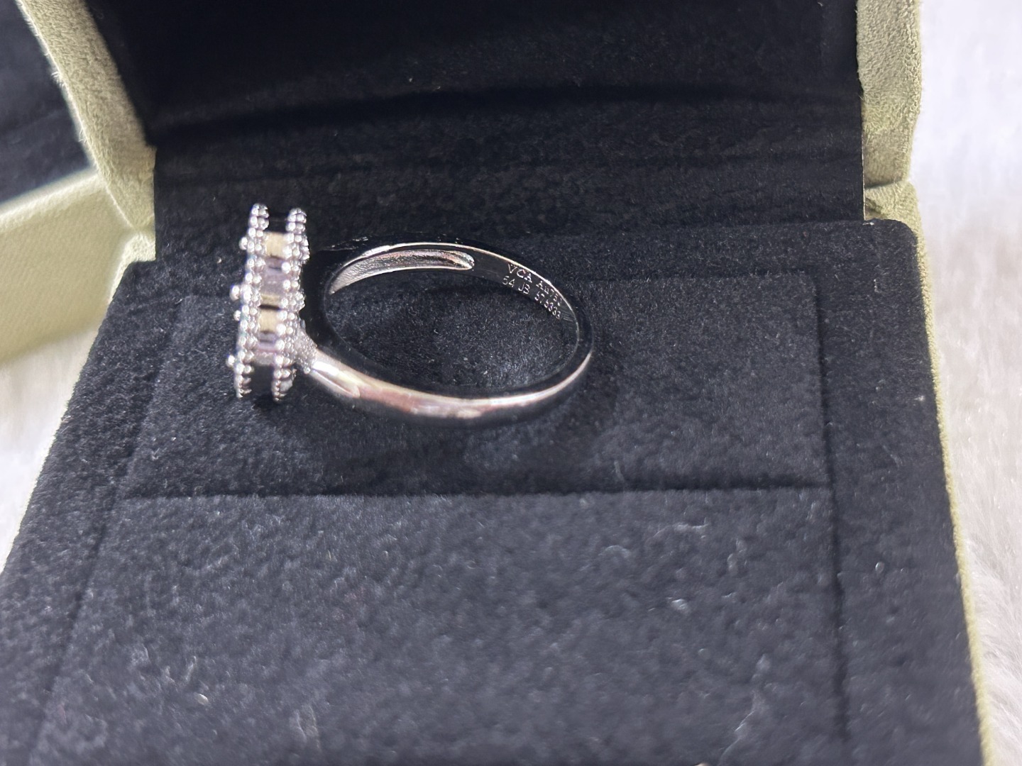 Van Cleef & Arpels Ring VCA Green Ring