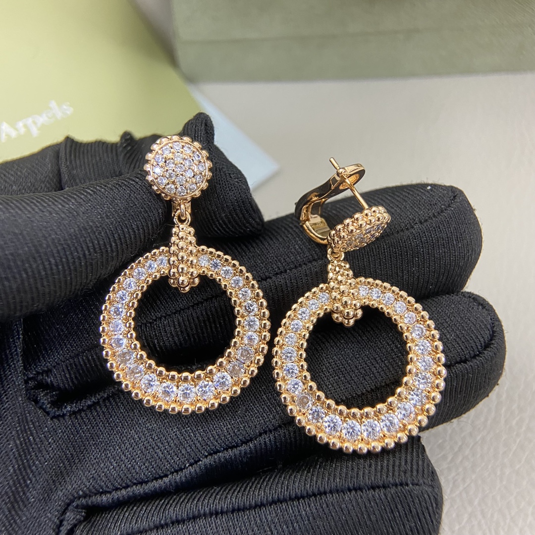 Van Cleef & Arpels Earrings FKEPM0003-064 New Pearl-Edged Diamond-Set Gold Studs