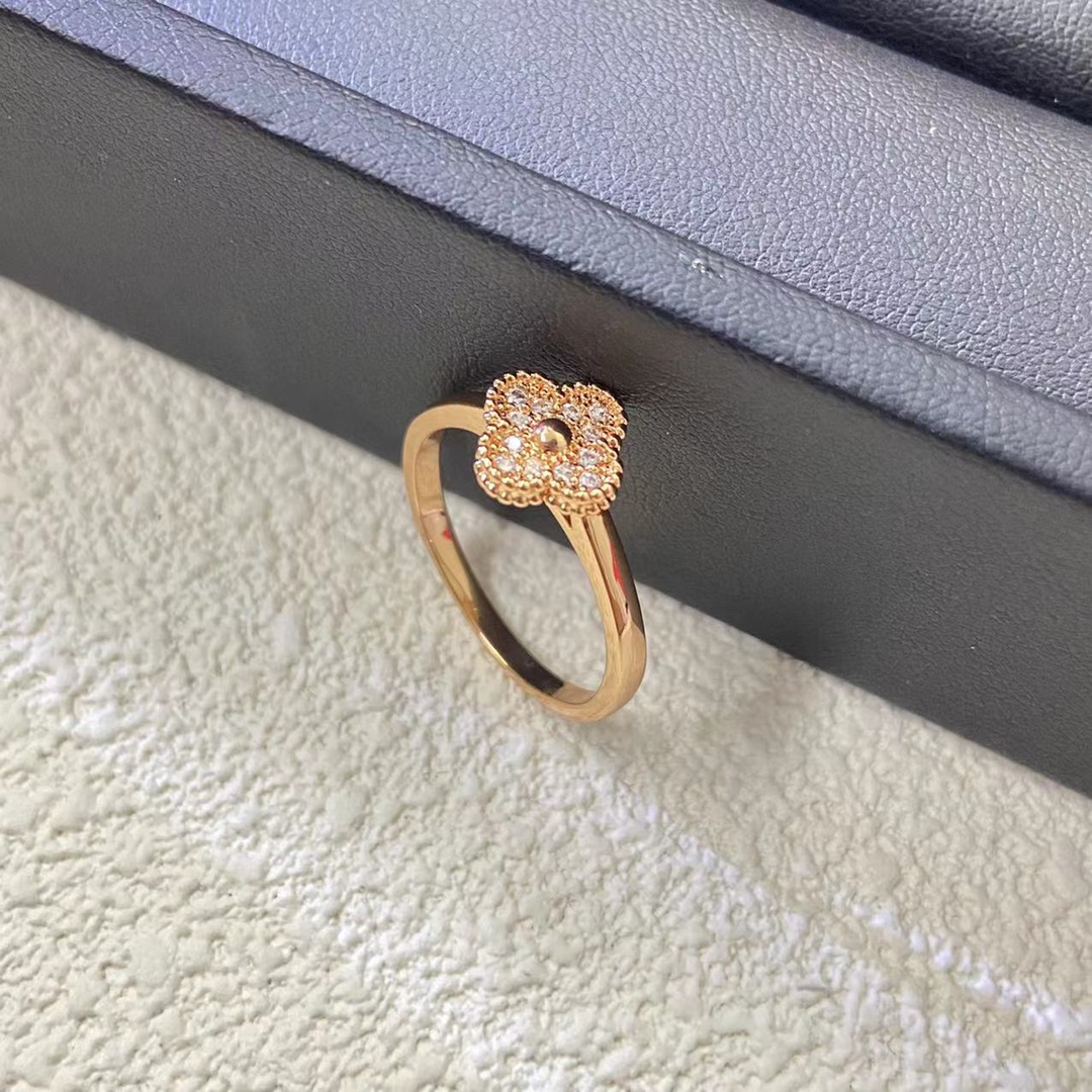 Van Cleef & Arpels Ring Mini Pavé Four-Leaf Clover Ring