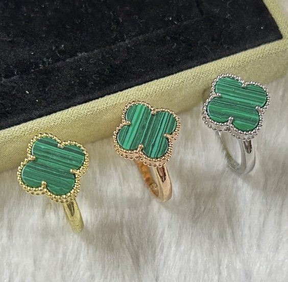 Van Cleef & Arpels Ring VCA Green Ring