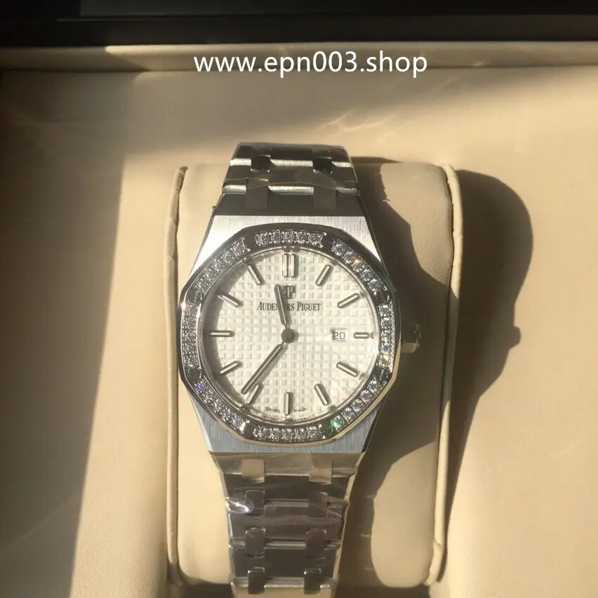 Royal Oak Quartz 67651ST.ZZ.1261ST.01 33mm Ladies Watch