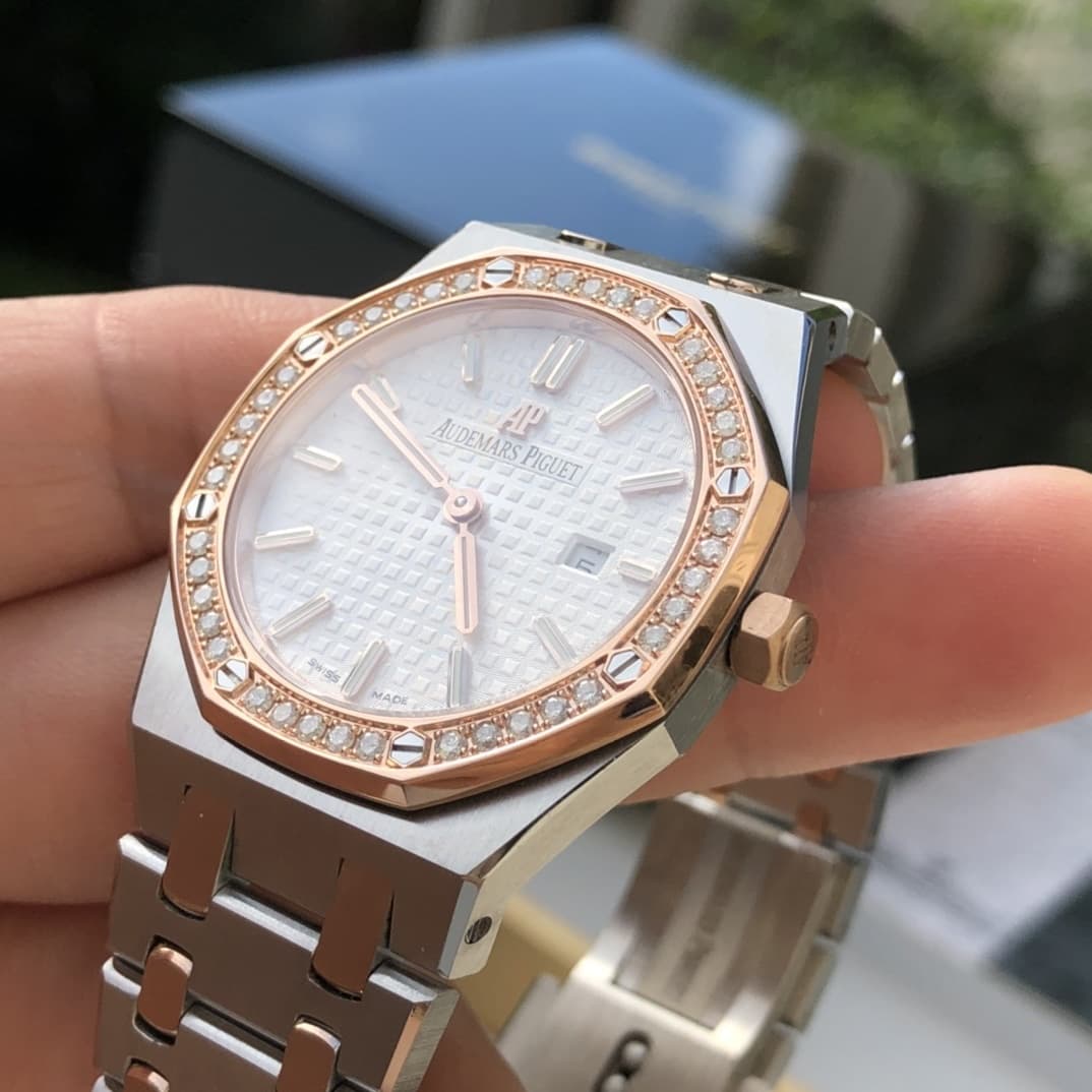 Royal Oak Quartz 67651SR.ZZ.1261SR.01 33mm Ladies Watch