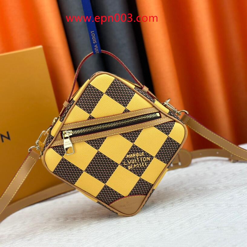 Crossbody Bags Chess Messenge N40562