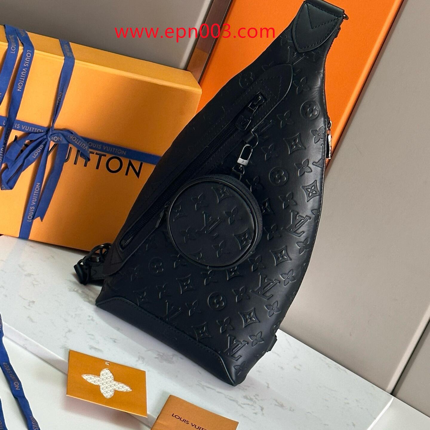 Leather Bags Selection Duo Slingbag M21890