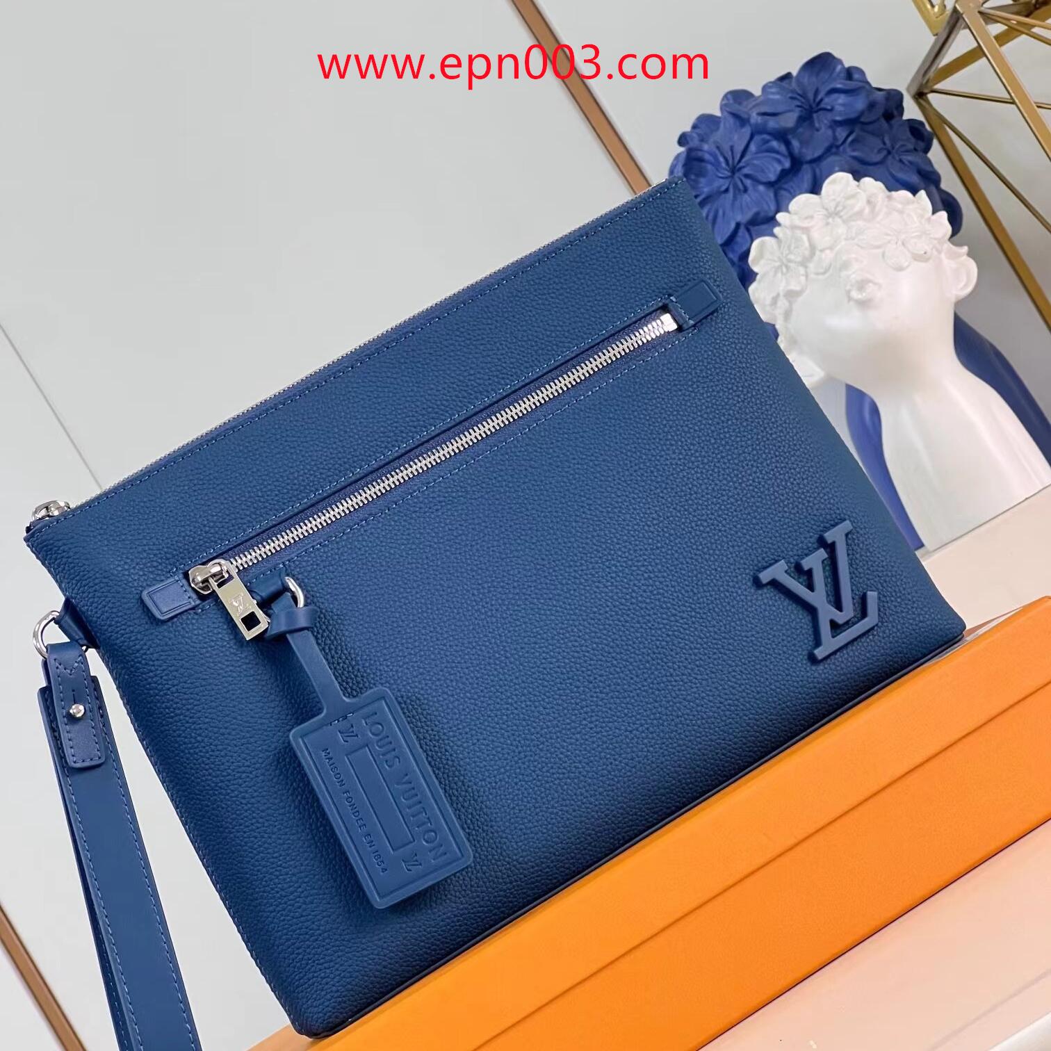 Leather Bags Selection Takeoff Pouch M82813