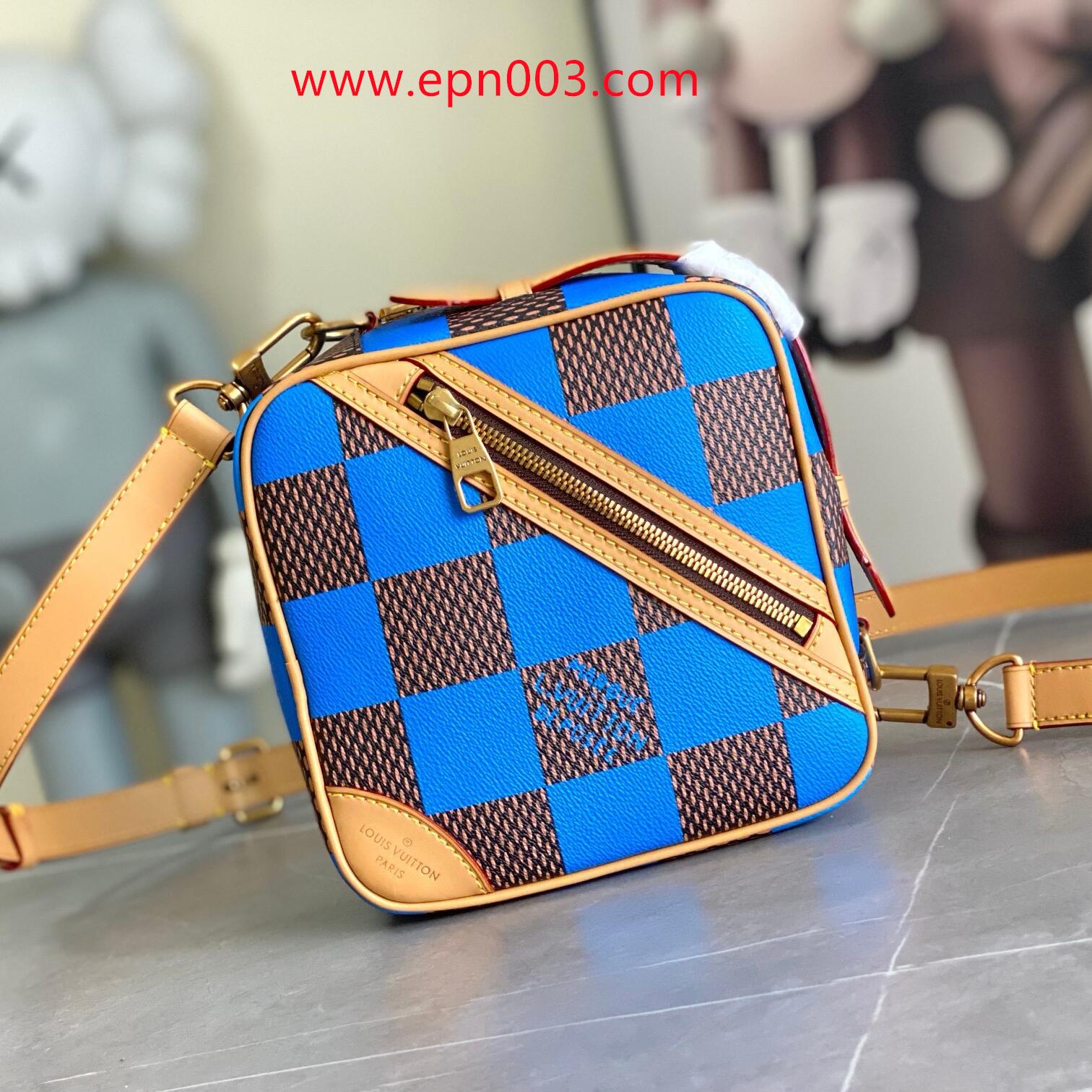 Crossbody Bags Chess Messenger N40547