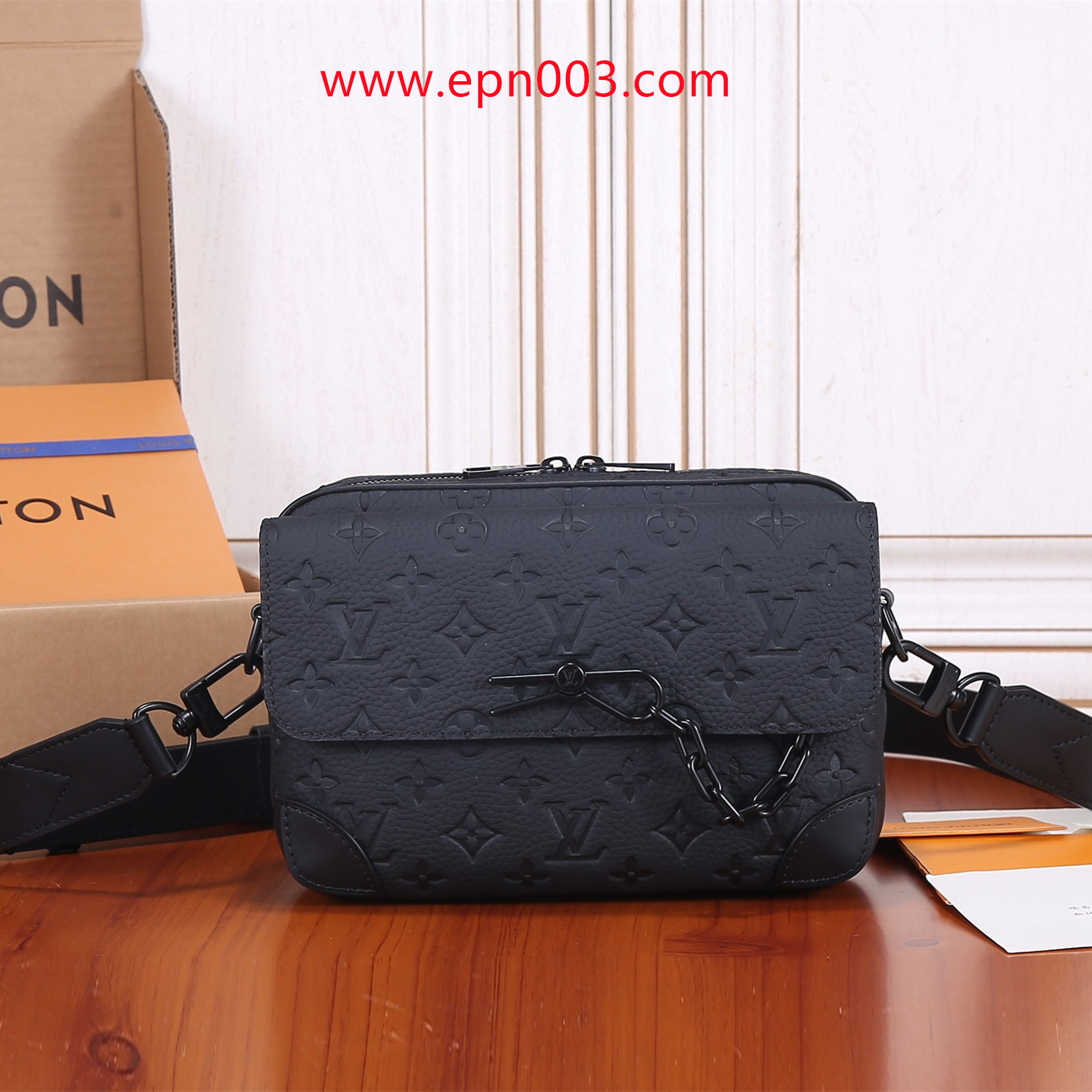Crossbody Bags Steamer Messenger M23742