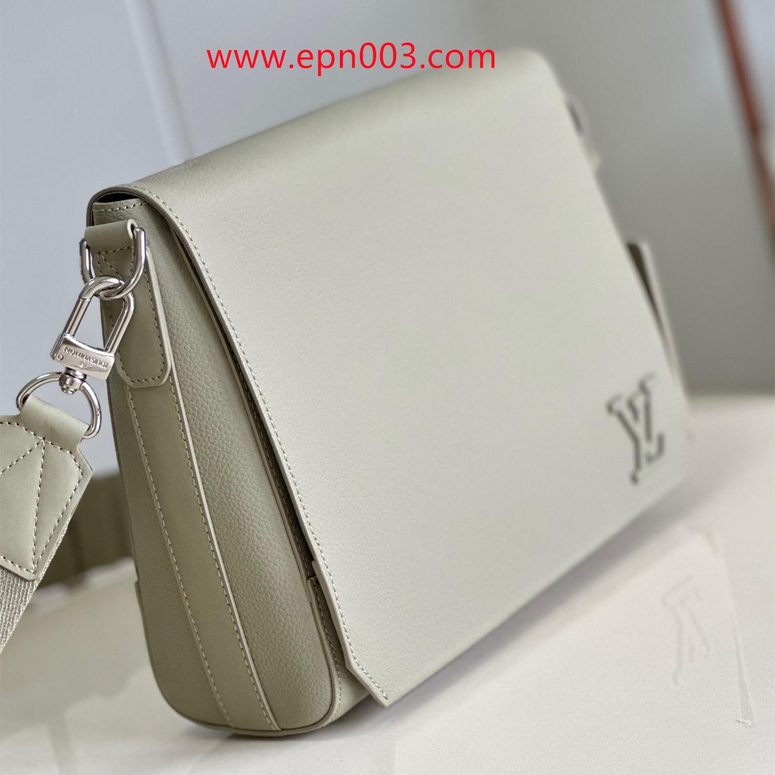 Leather Bags Selection Takeoff Messenger M22505