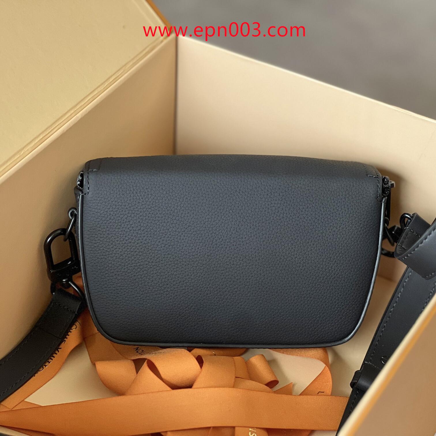 Crossbody Bags Pilot Wearable Wallet M83563