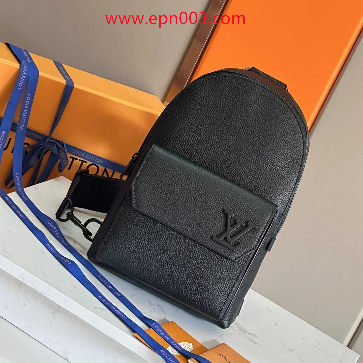 Leather Bags Selection Pilot Slingbag M23736