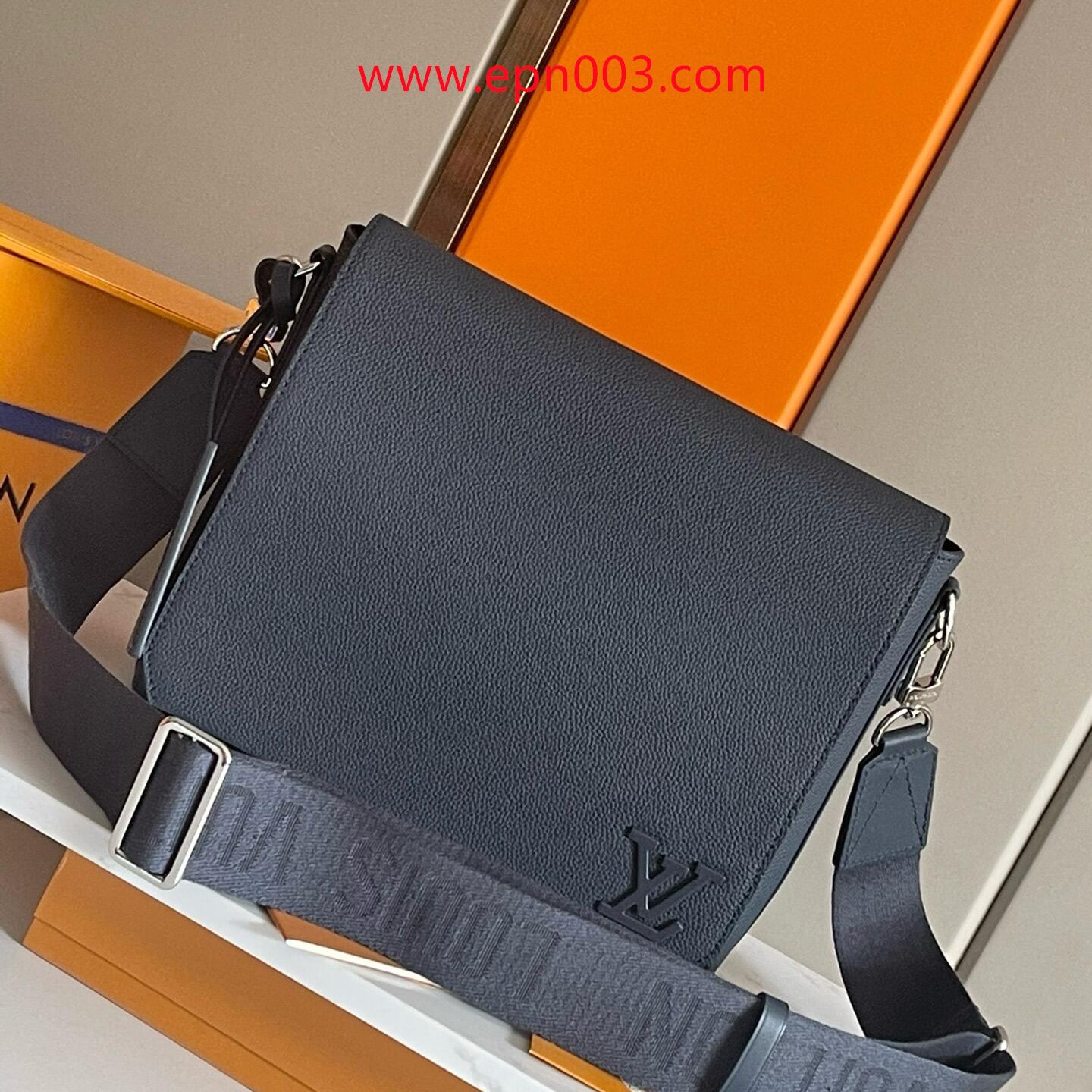 Crossbody Bags Takeoff Messenger M21363