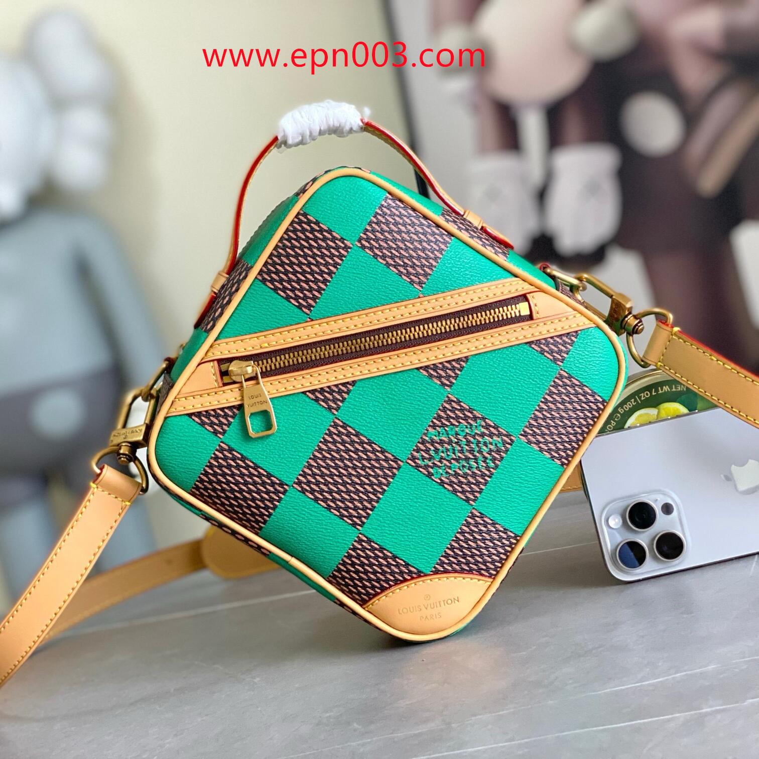 Crossbody Bags Chess Messenger N40563
