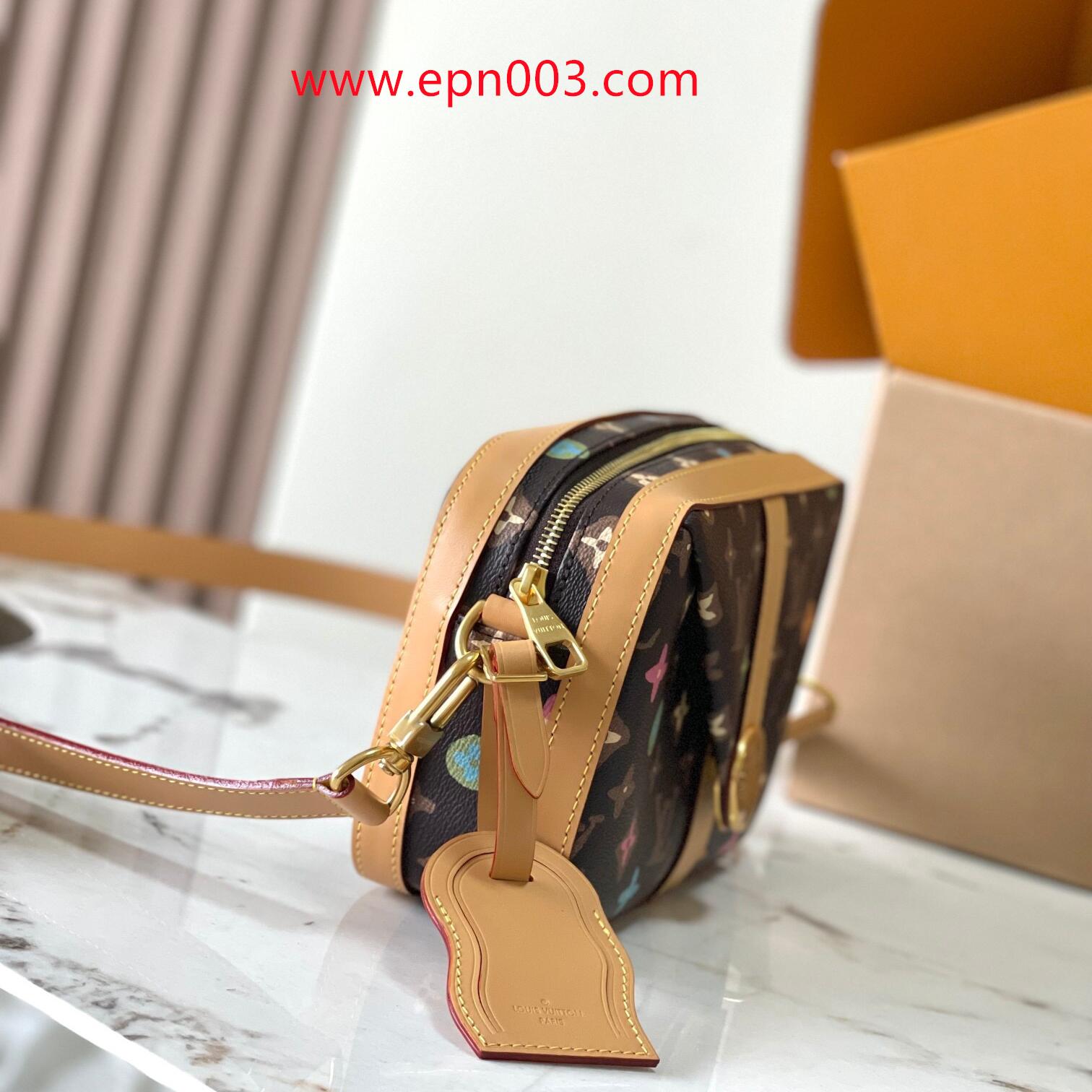 Crossbody Bags Envelope Messenger M24820