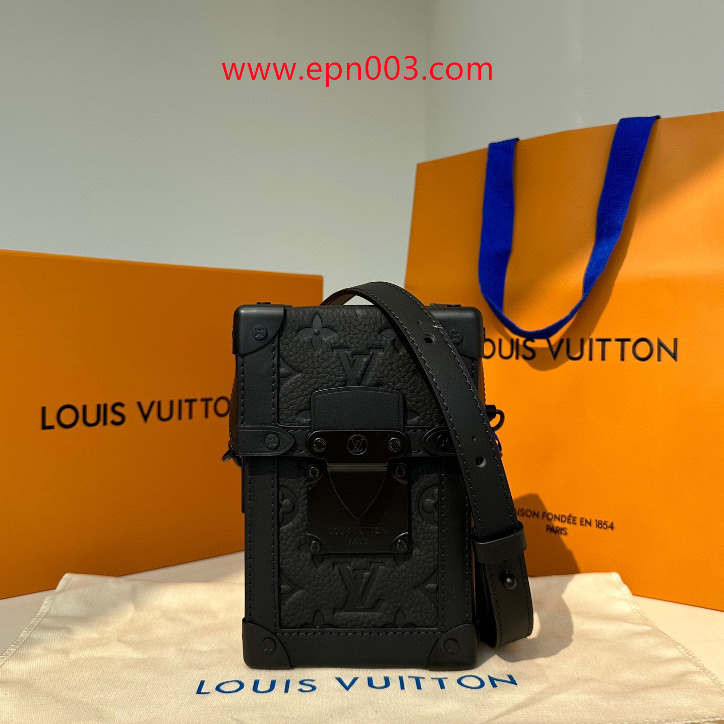 Small Bags and Bumbags Vertical Trunk Wearable Wallet M82070