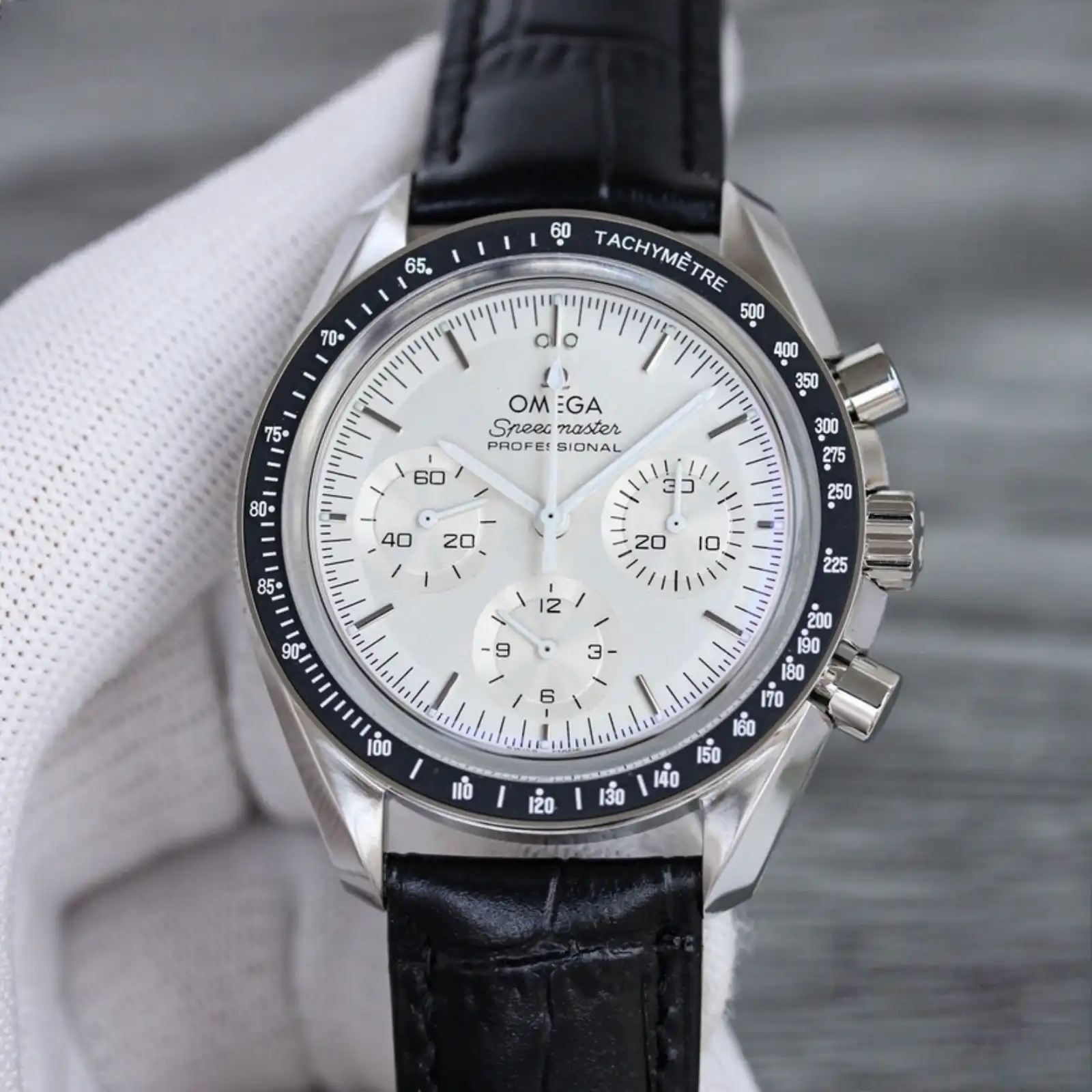 Speedmaster Moonwatch Professional 42mm - Men's Watch