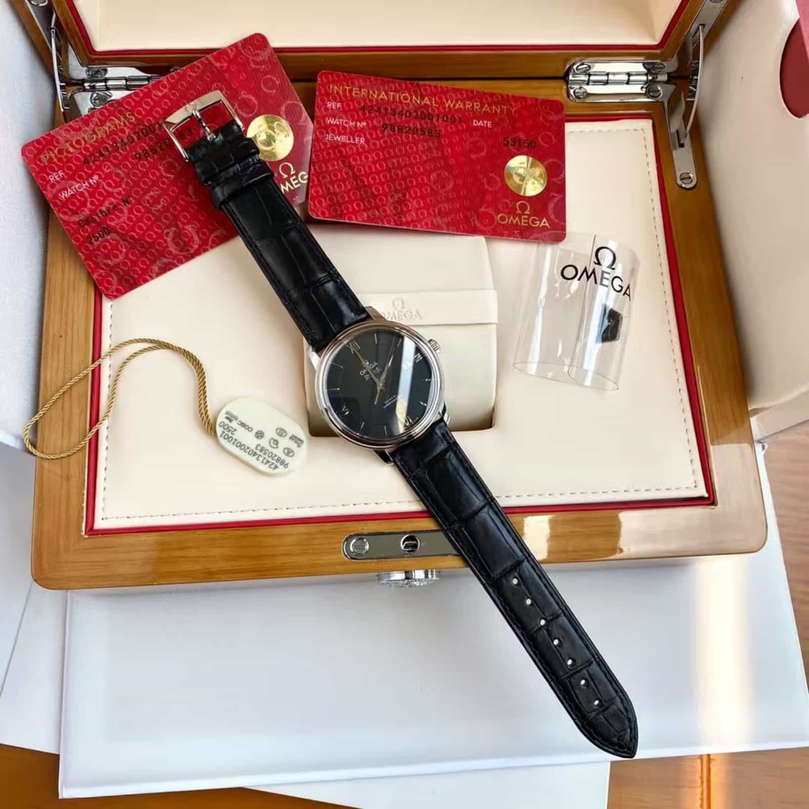 De Ville Prestige 39.5mm-stainless steel with leather strap