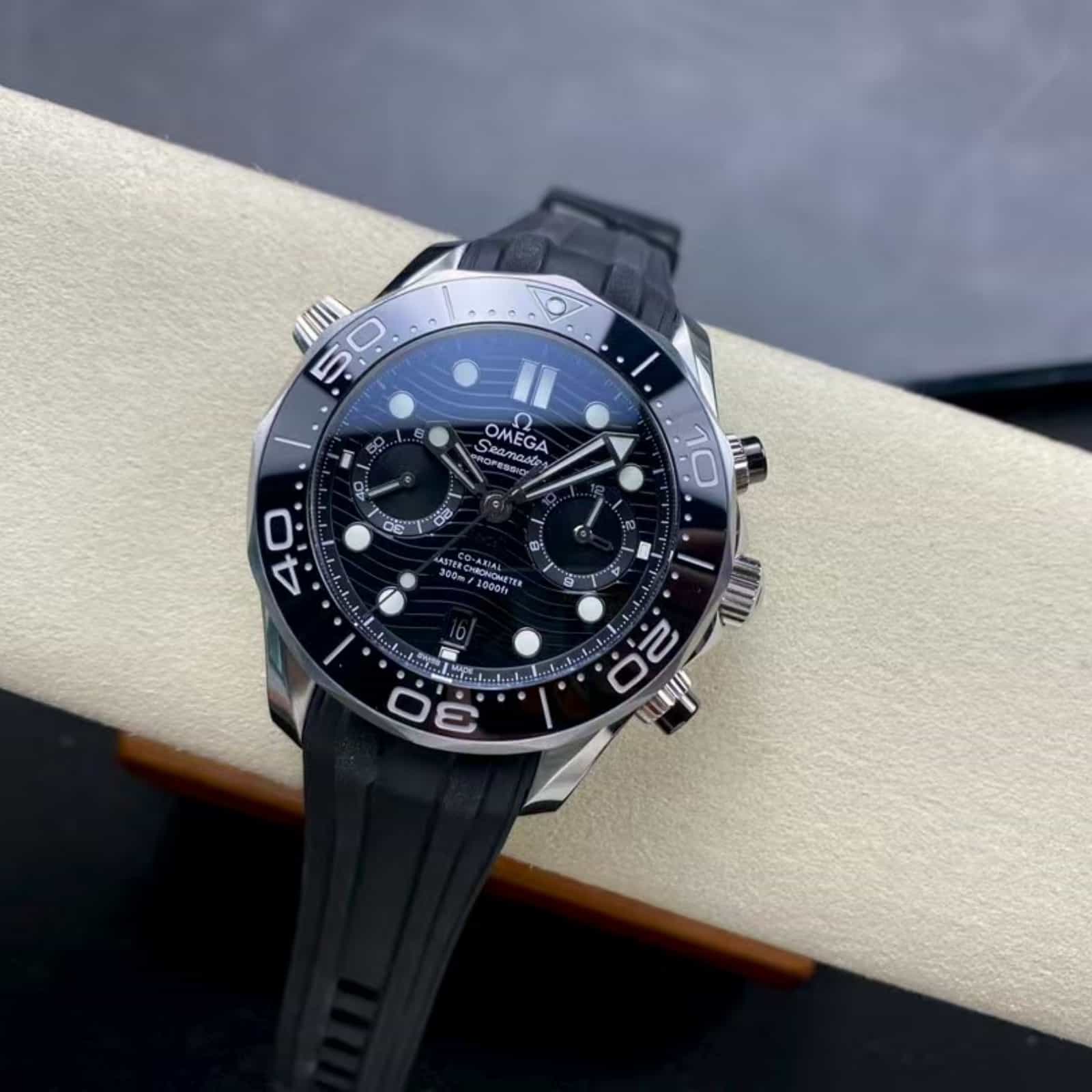 Seamaster Diver 300M 44mm-steel on rubber strap - Men Watch