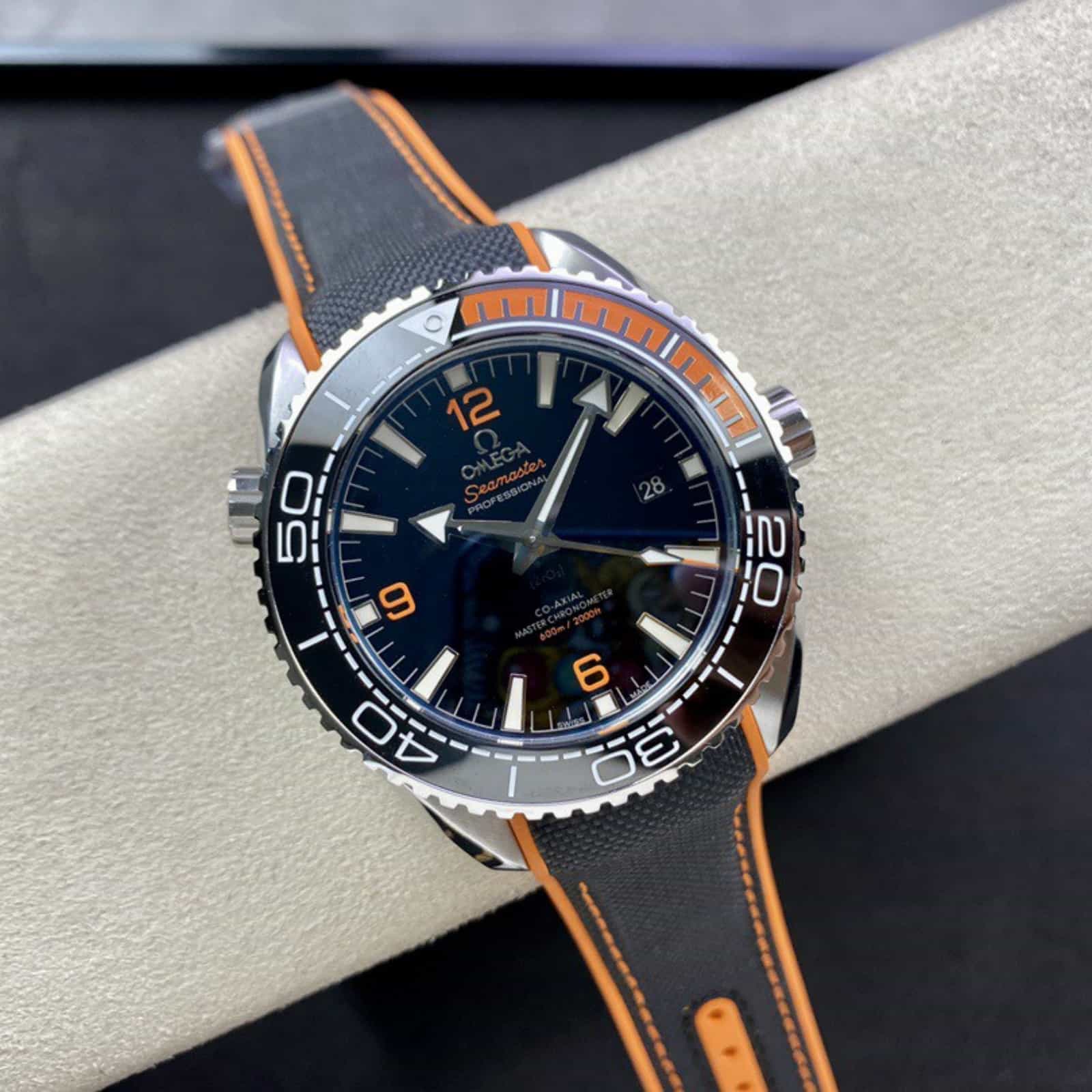 Seamaster Planet Ocean 600M 43.5mm-Steel On Rubber Strap - Mens Watch