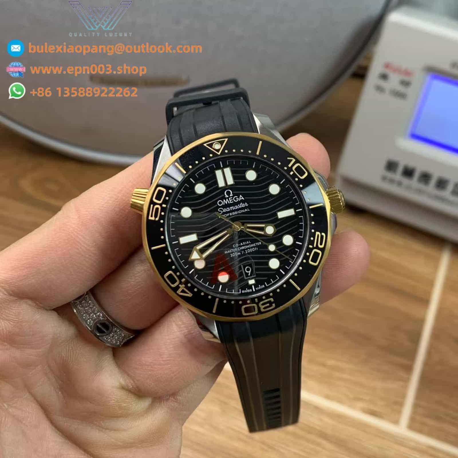 Seamaster Diver 300M 42mm Steel - Sedna™ Gold On Rubber Strap Mens Watch