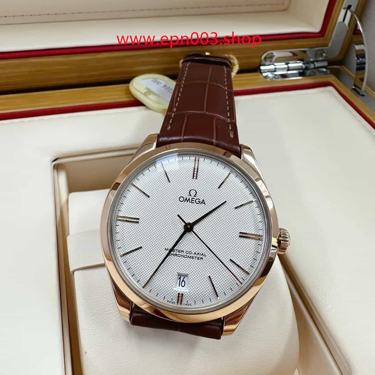De Ville Tresor 40mm-Sedna™ Gold On Leather Strap