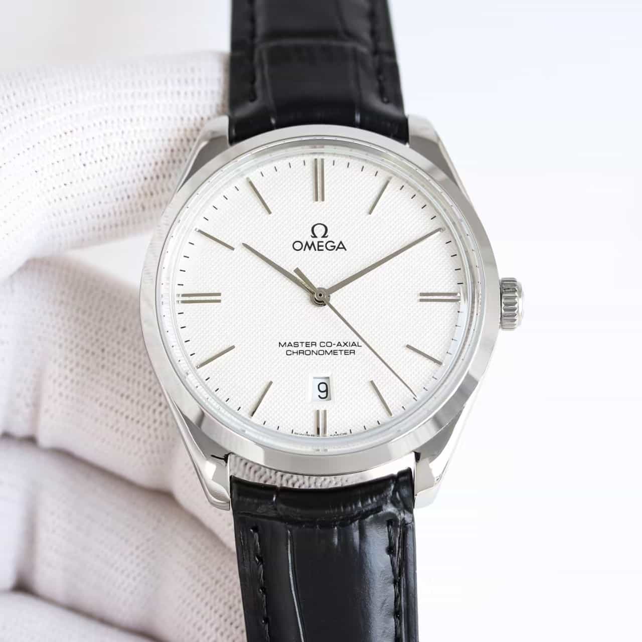 De Ville Tresor 40mm-White Gold On Leather Strap