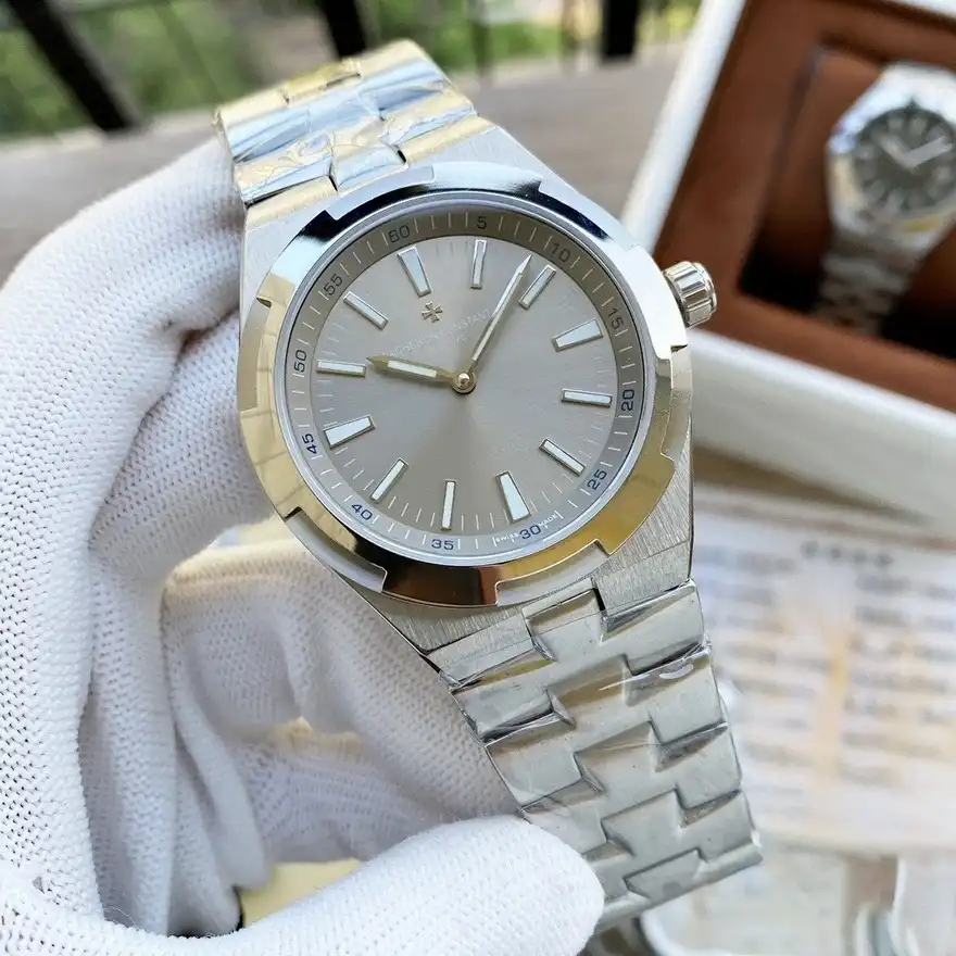 Overseas Stainless Steel 4500V/110A-B126 41 mm - Men Watch
