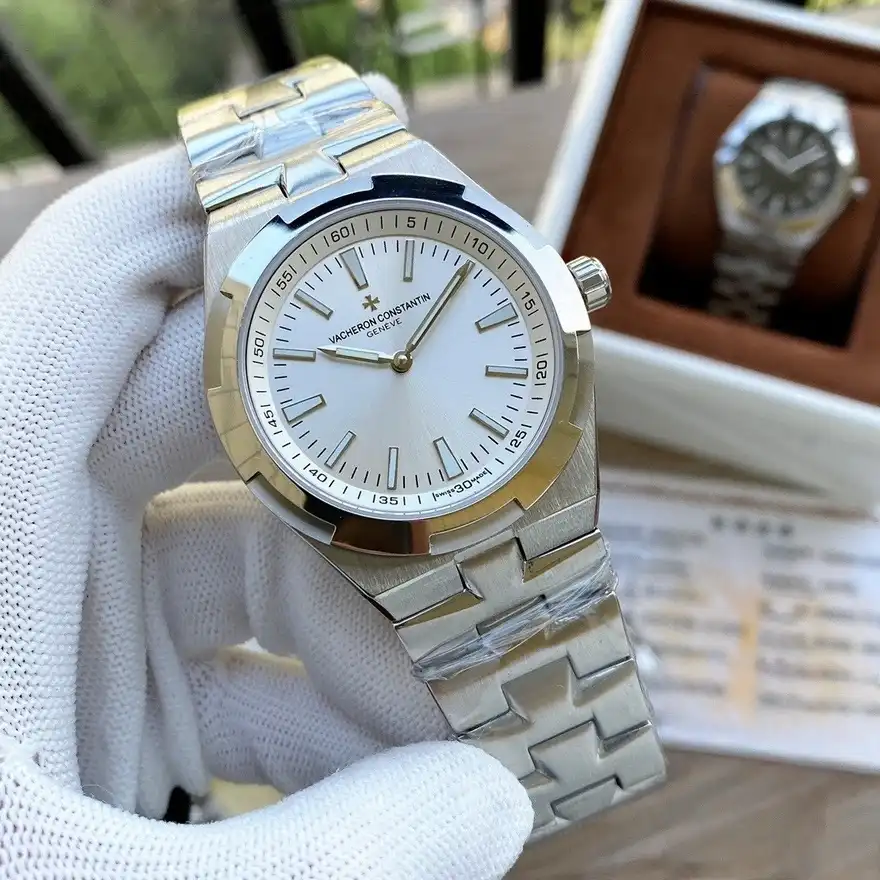 Overseas Stainless Steel 4500V/110A-B126 41 mm - Men Watch