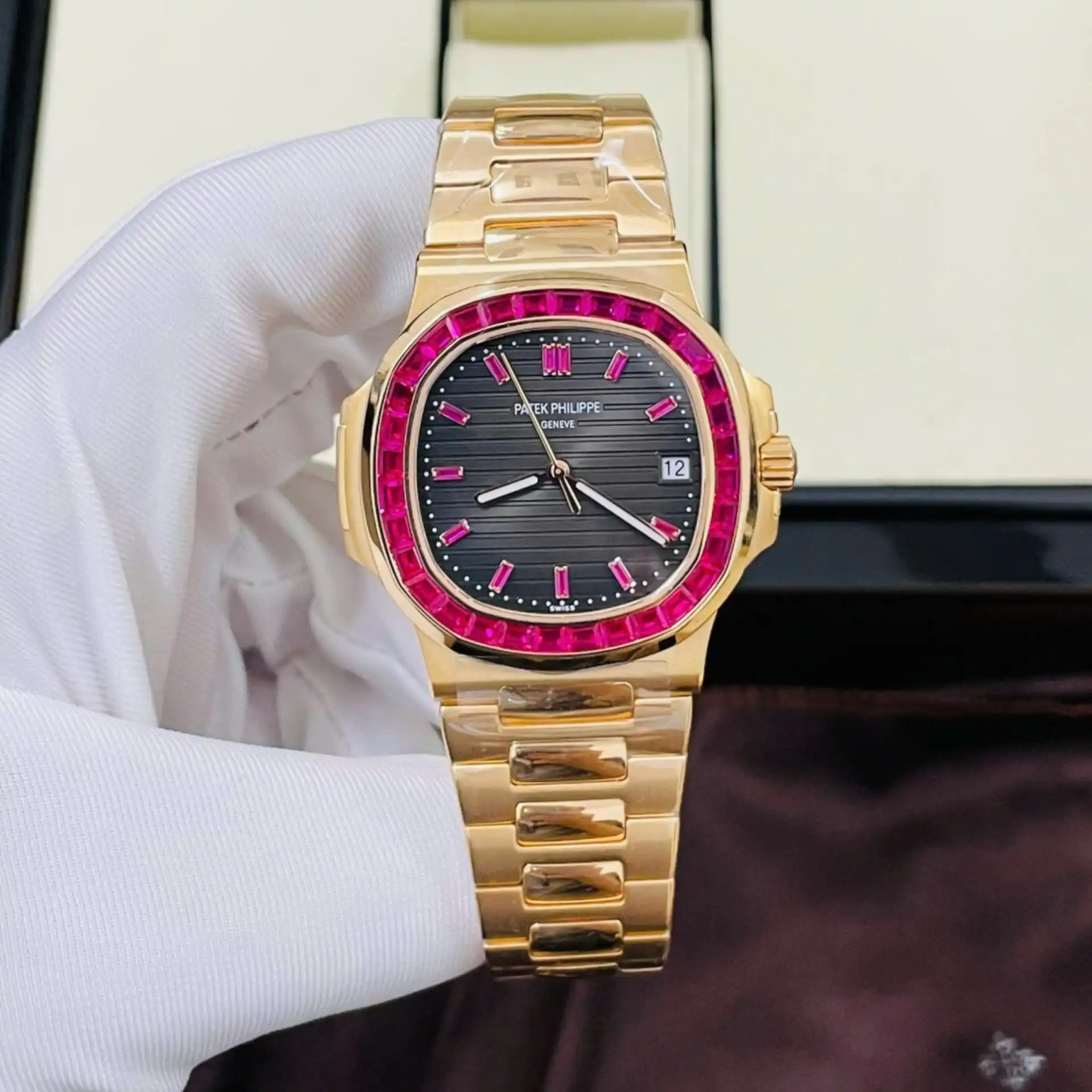 Nautilus 5723 Copies Watch 18K Gold Wrapped Synthetic Ruby 40mm Men Watch