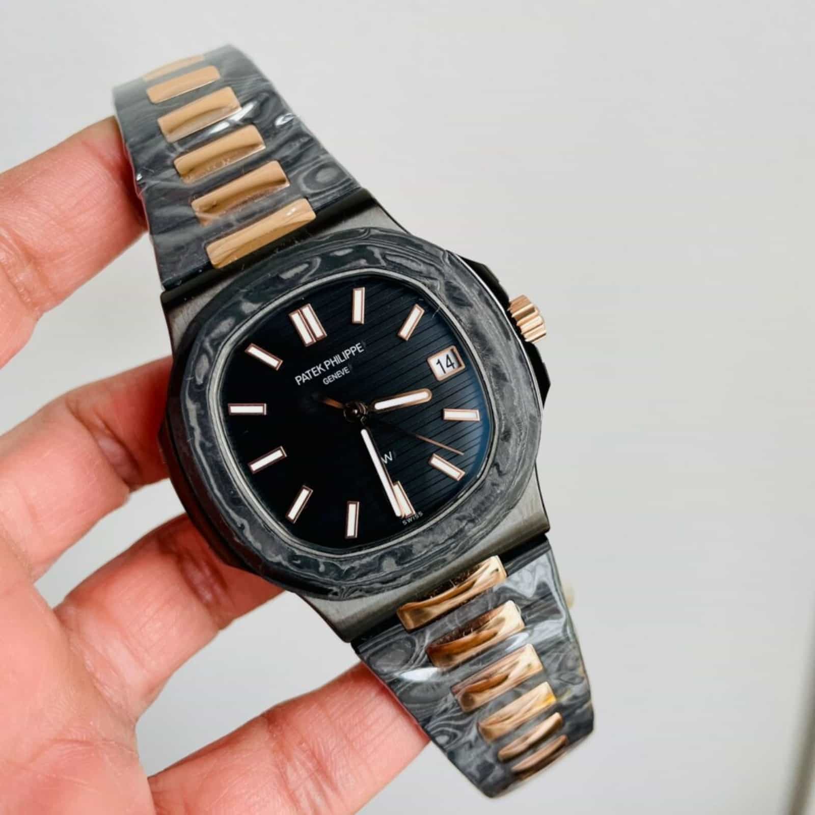 Nautilus 5711 DIW Carbon DIWF Edition Black Textured Dial on Carbon/RG Bracelet 40mm Men Watch